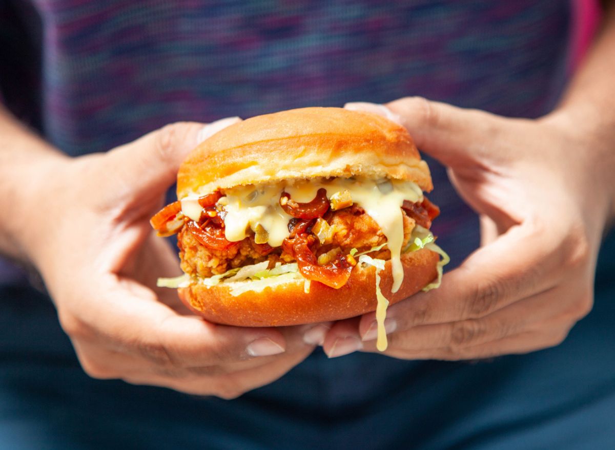 14 Best & Worst Fast-Food Chicken Sandwiches, According to a Dietitian