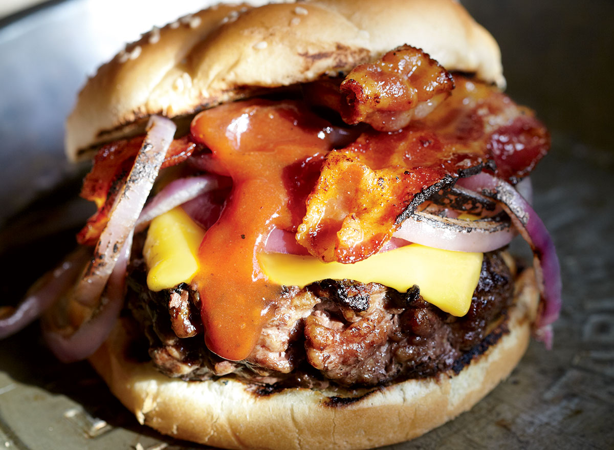 18 Mouthwatering Burger Recipes to Spice up Your July 4th BBQ