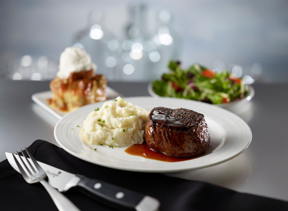 6 Steakhouse Chains with the Best Full Meal Deals