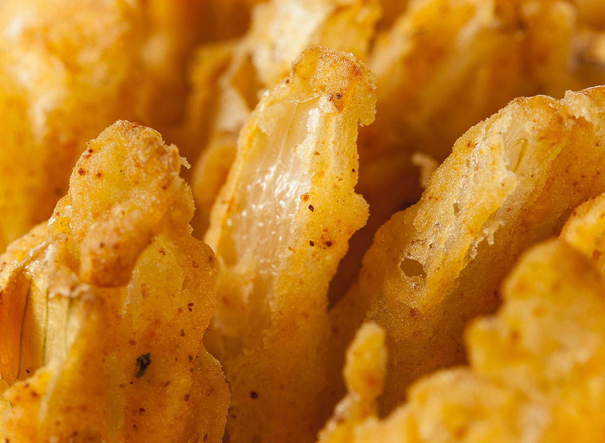 Texas Roadhouse vs. Outback Steakhouse: Which Has the Best Fried Onion Appetizer?