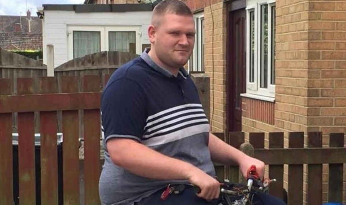 Dad who had 'zero confidence' loses 9st in incredible weight loss transformation