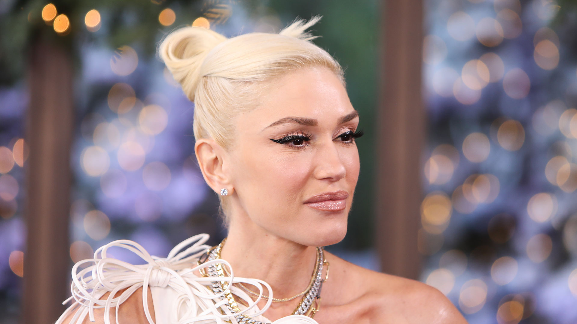 Gwen Stefani demands ‘hello?’ as Blake Shelton ignores her during night in after couple battles ‘marriage issues’