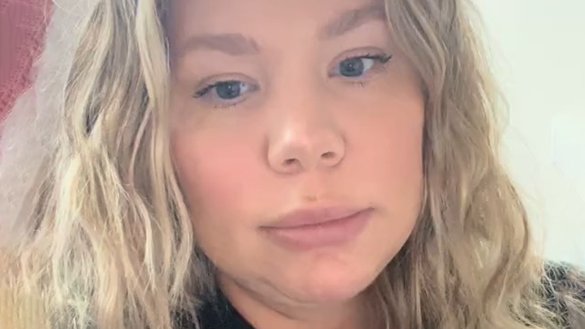 Teen Mom Kailyn Lowry flaunts her real post-baby body in skintight pants and matching top after giving birth to twins