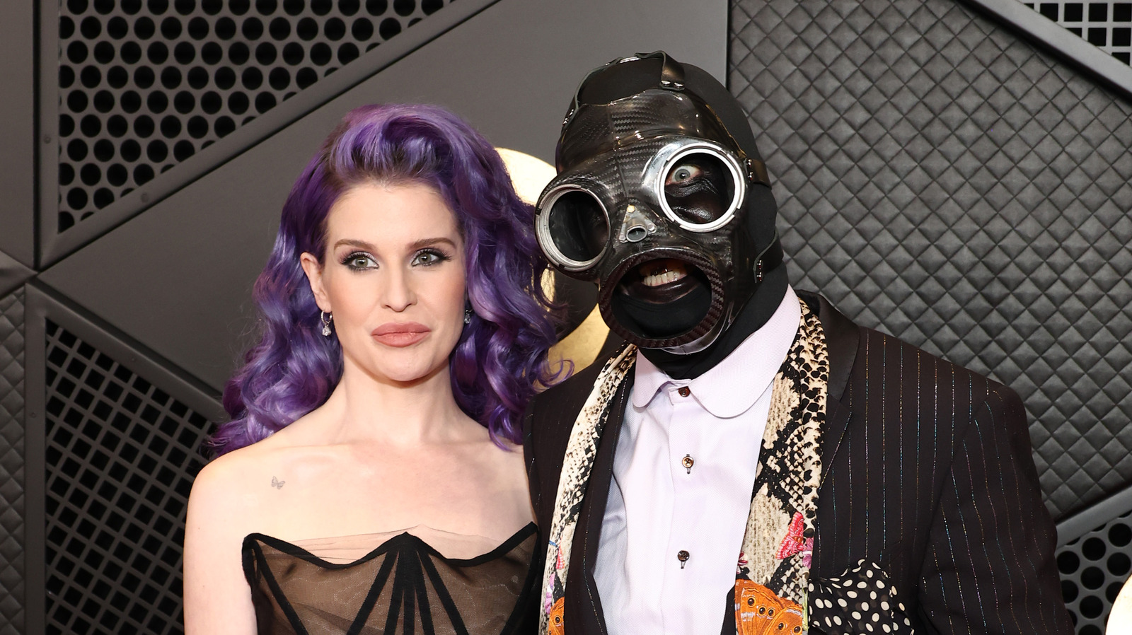 Why Kelly Osbourne's Red Carpet Debut With Sid Wilson Was So Odd