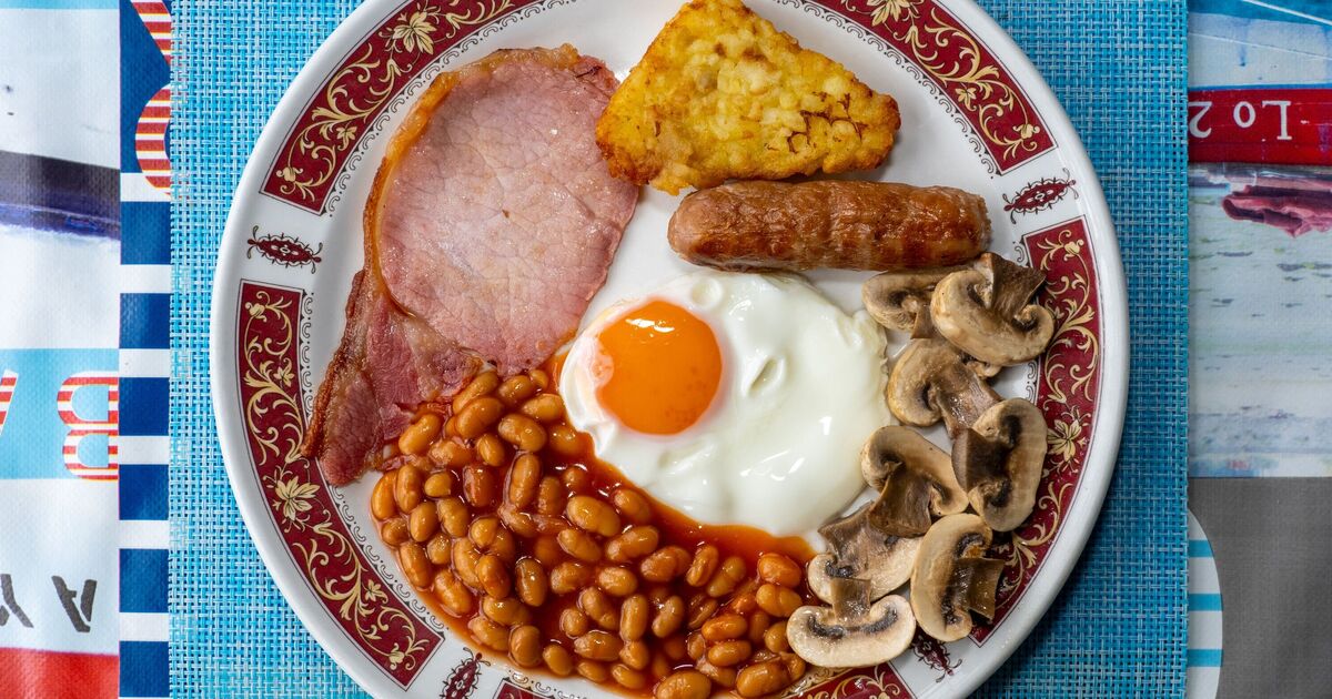 A Full English breakfast makes men more attractive to women, a recent study finds