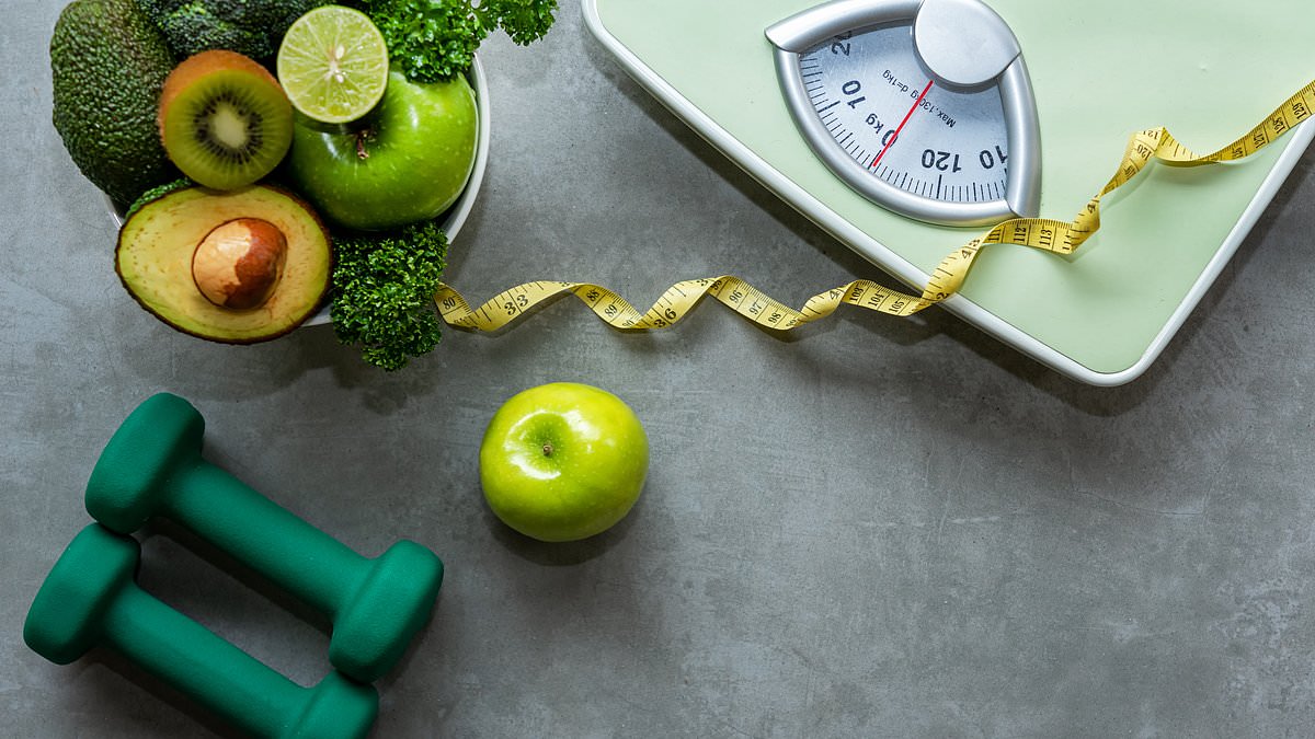 Top dietitian reveals which of today's trending diets will really help you lose weight: fasting, keto or low cal?