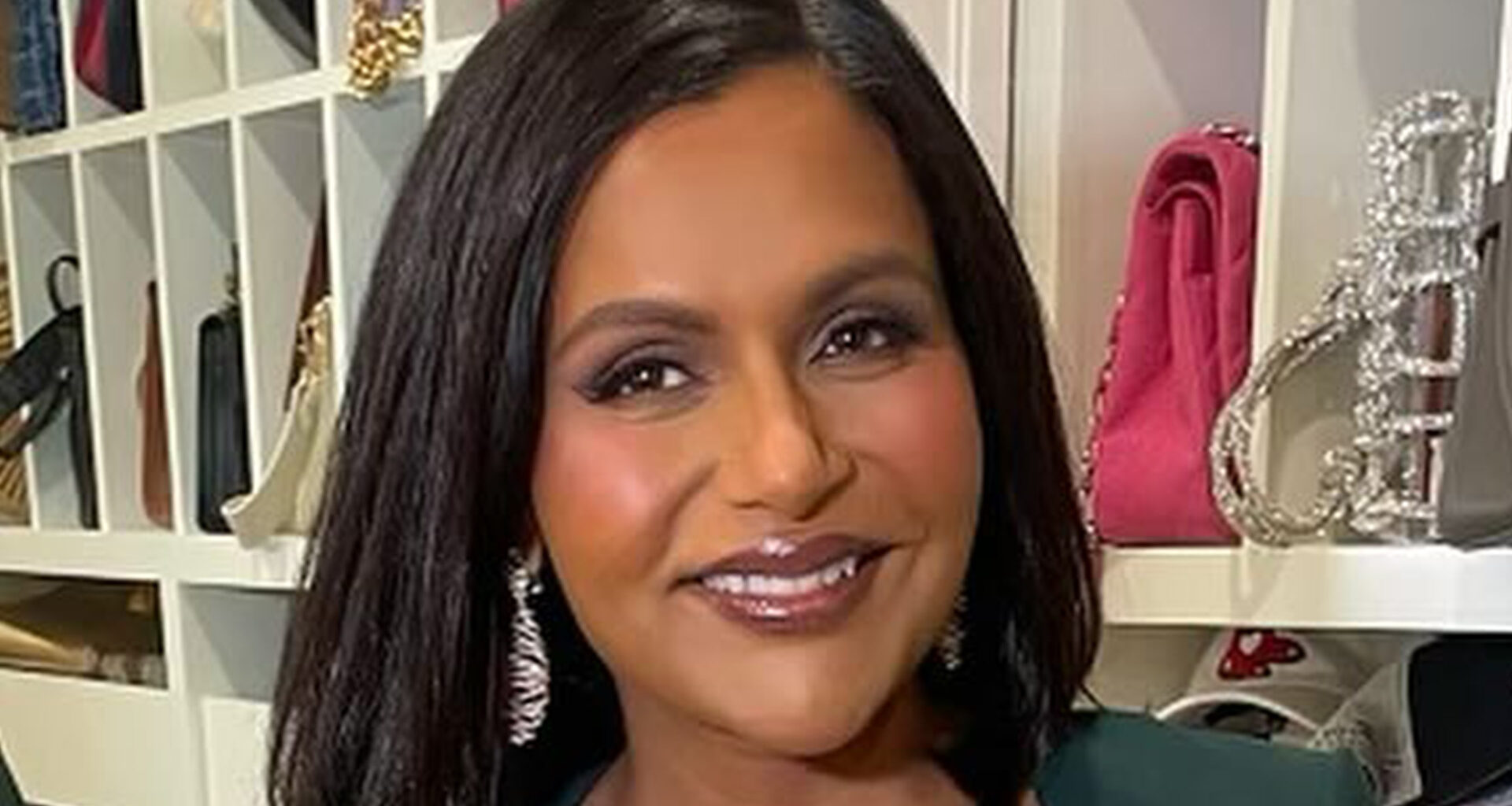 Mindy Kaling puts skinnier-than-ever waist on display in skintight green dress after 40-lb weight loss transformation