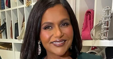 Mindy Kaling puts skinnier-than-ever waist on display in skintight green dress after 40-lb weight loss transformation