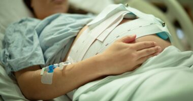 Epidurals can reduce risk of serious childbirth-related complications such as sepsis and heart attacks by more than a third, study shows