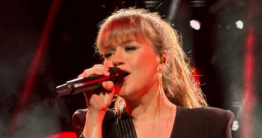 Kelly Clarkson blanks on song lyrics and suffers wardrobe malfunction at NJ show as star admits ‘I’m not in the moment’