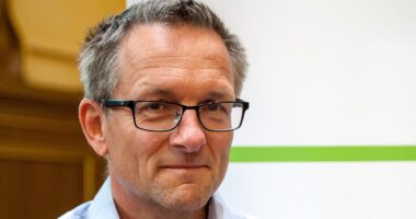 5:2 diet championed by The Daily Mail's Dr Michael Mosley - and favoured by politicians and celebrities - works better than drugs for type 2 diabetes, study suggests