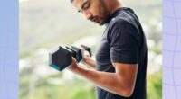 fit man lifting weights