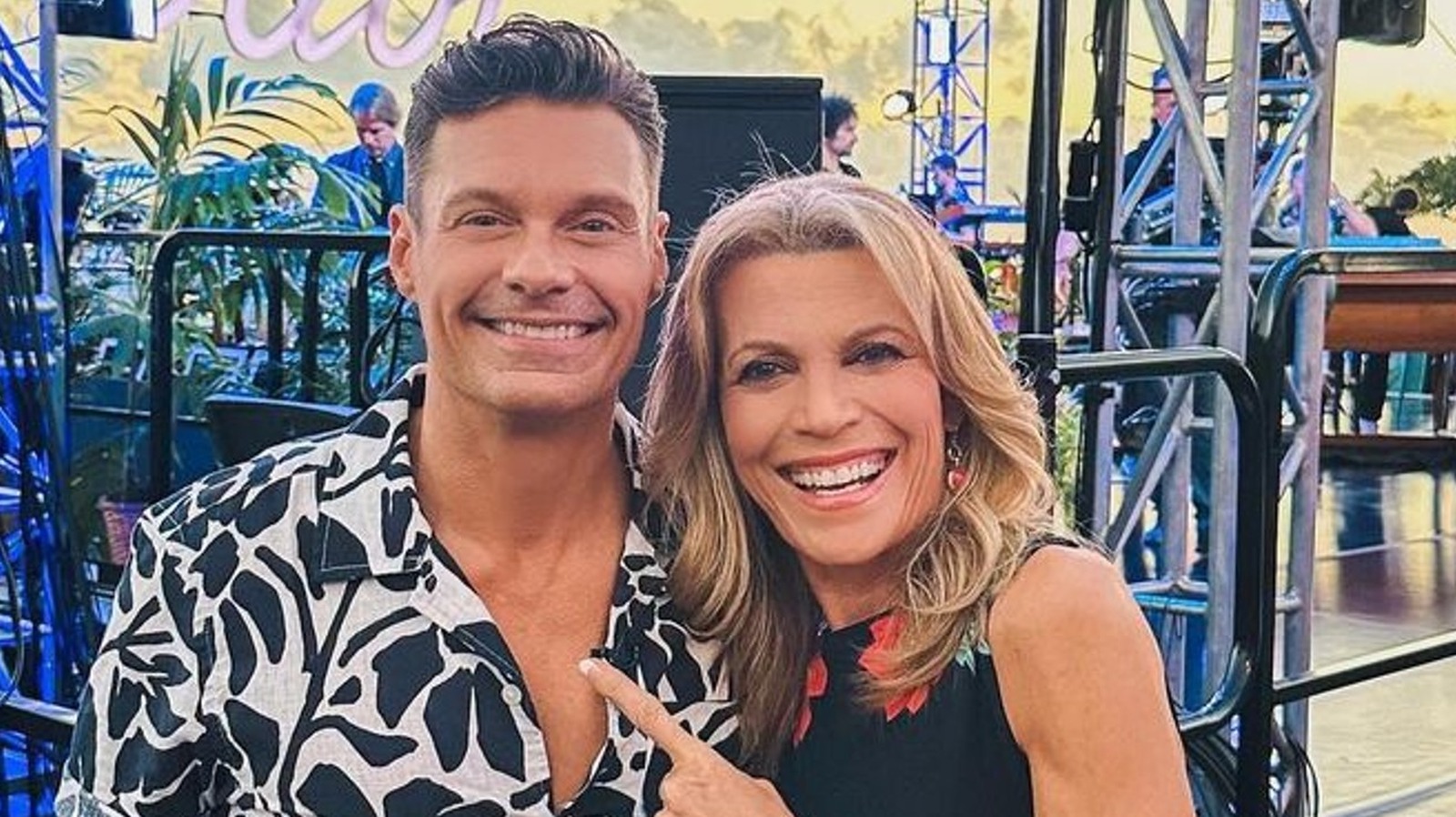 Vanna White & Ryan Seacrest's Chemistry On Wheel Of Fortune Is Reportedly Worse Than We Suspected