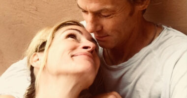 Julia Roberts shares shockingly intimate photo making out with husband Danny Moder to celebrate wedding anniversary