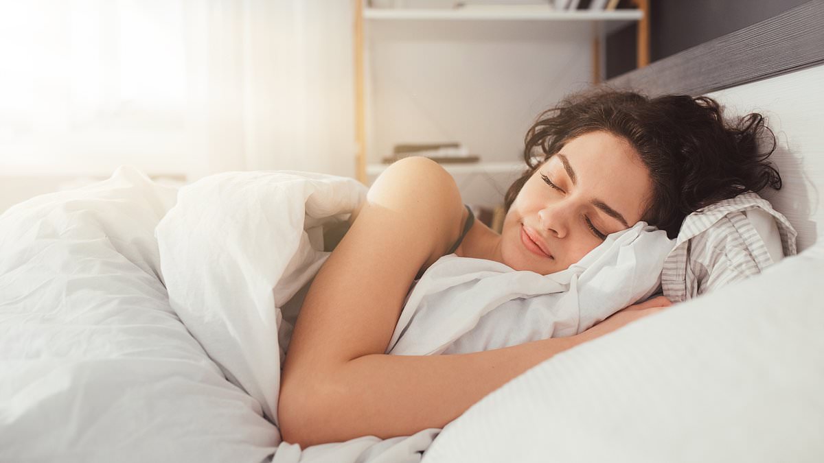 Sleep experts reveal what you should - and shouldn't - do in the two hours before bedtime