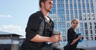 fit couple training with weighted vests