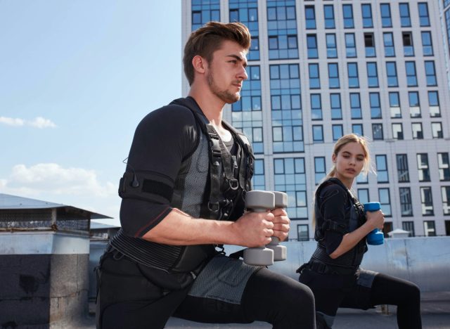 fit couple training with weighted vests