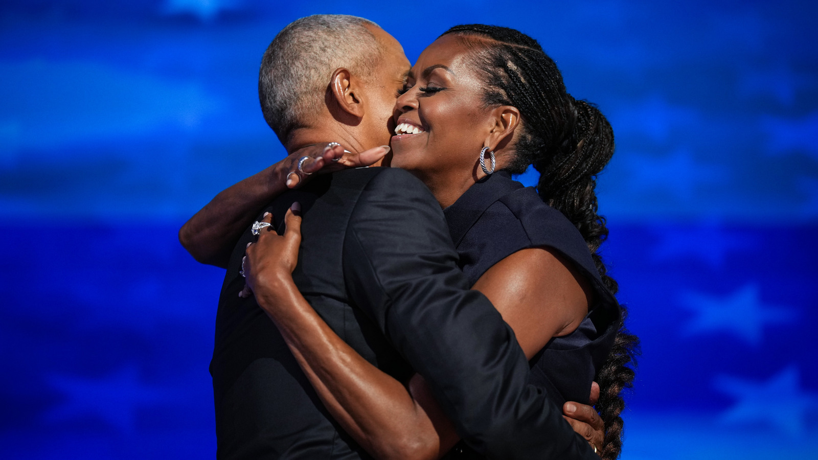 Body Language Expert Tells Us Obamas' 2024 DNC Hug Is Galaxies Apart From Trumps' Icy Chemistry