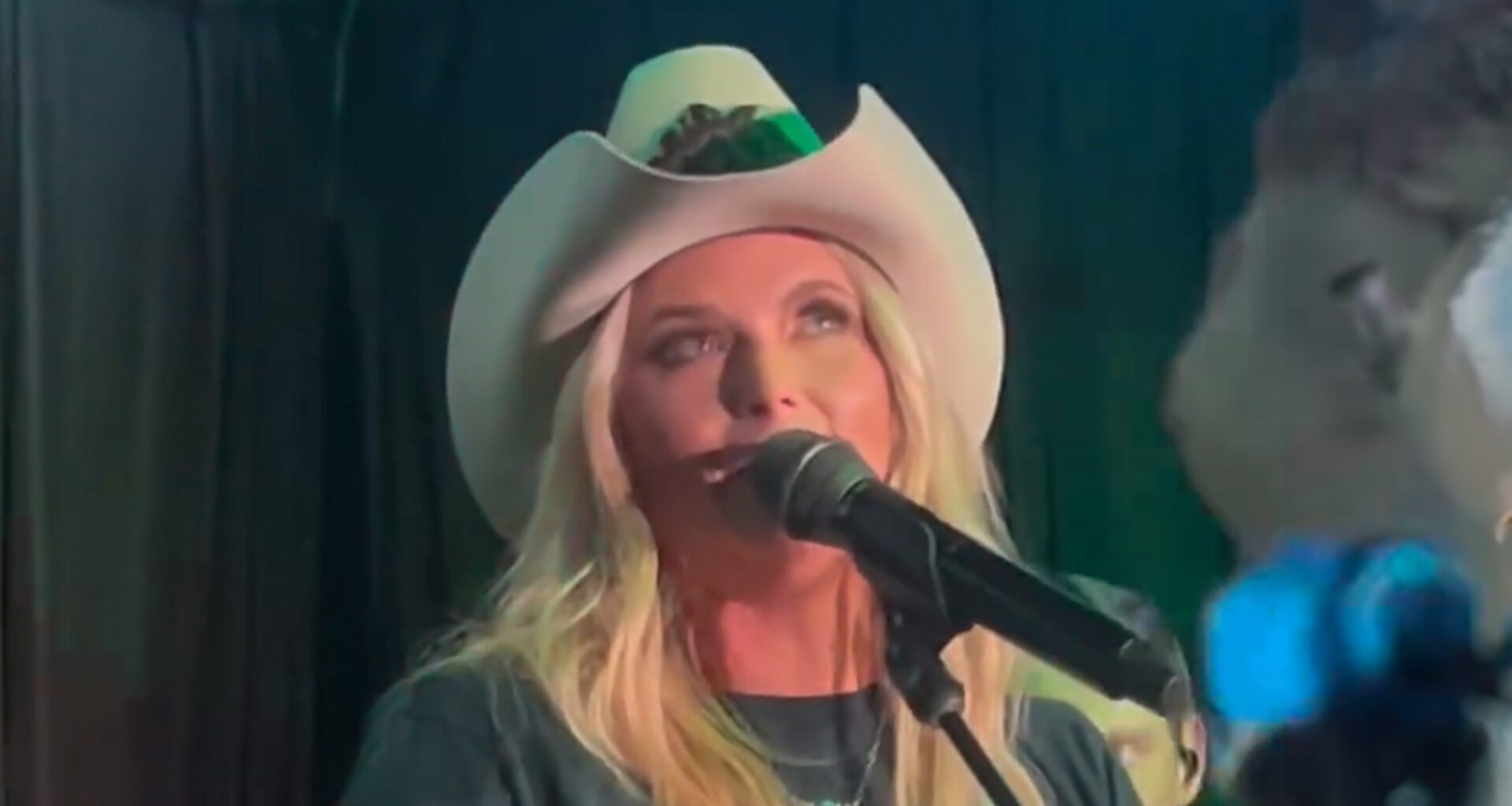 Miranda Lambert opts for cryptic ‘eye roll’ while performing new divorce anthem Alimony after husband danced on women