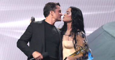 Orlando Bloom announces Katy Perry by her real name as he presents her with Vanguard award at MTV VMAs