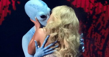 Sabrina Carpenter’s VMA performance features steamy makeout with alien – and fans call live moment ‘iconic’