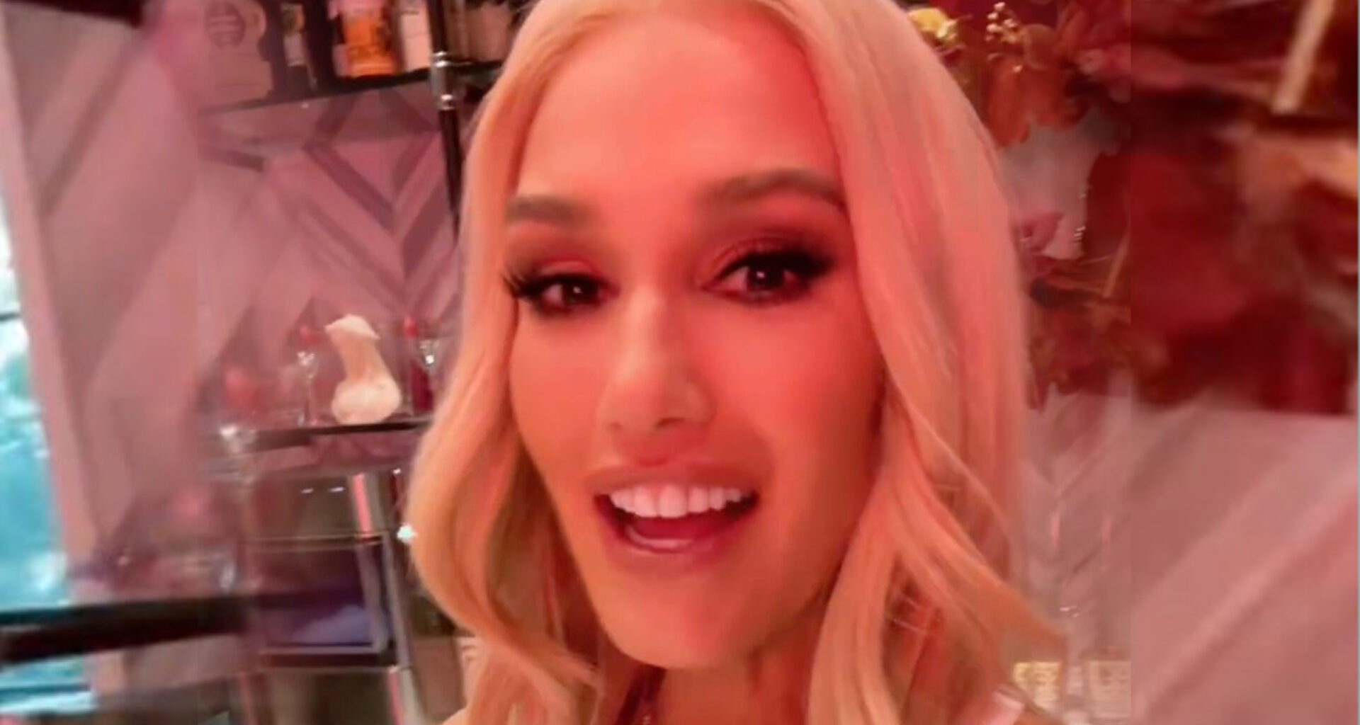 Gwen Stefani shows off toned stomach in crop top & ageless face after fans say star looks ‘unrecognizable’ on The Voice