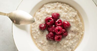 Porridge recipe 'ideal for weight loss' that's packed full of protein