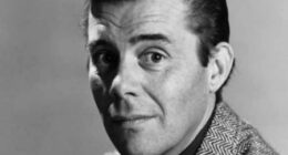 Dirk Bogarde Height, Weight, Age, Facts, Biography