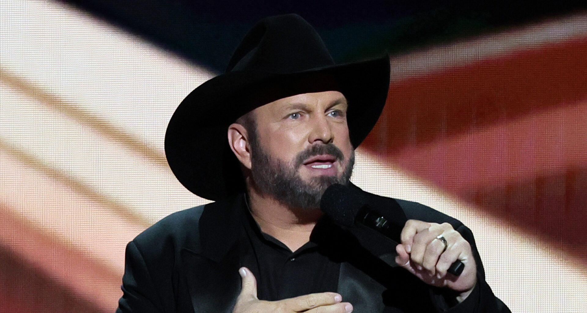 Garth Brooks quietly reschedules Jimmy Kimmel concert after abrupt cancellation as country singer faces rape accusations