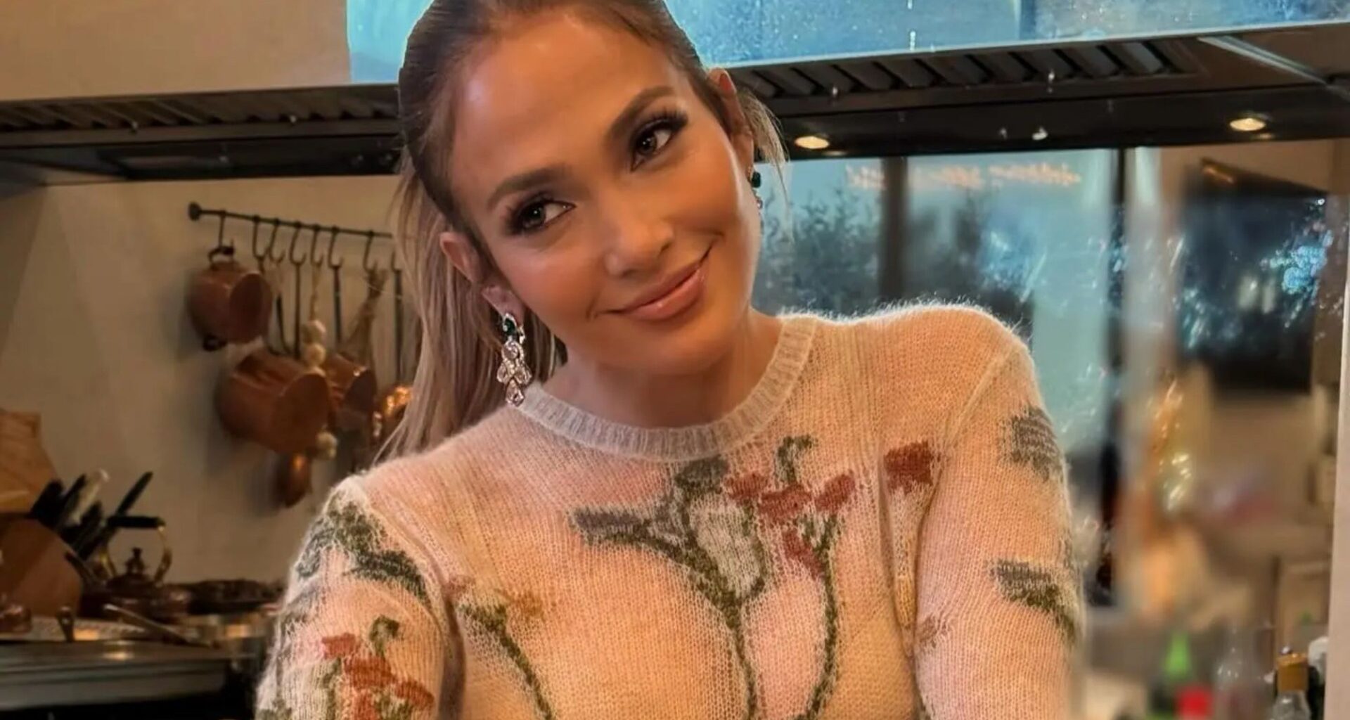 Jennifer Lopez shows off her Thanksgiving dinner while Ben Affleck cosies up to ex-wife Jennifer Garner in public