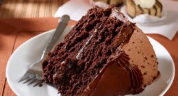 10 Restaurant Chains That Serve the Best Chocolate Cake