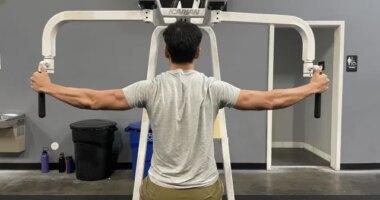 reverse pec deck exercise for boulder shoulders