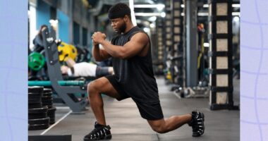 fit, muscular man doing lunges at the gym