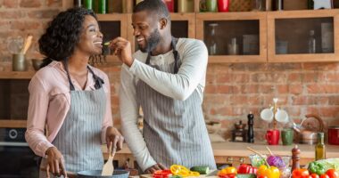 Couples who diet together are more likely to lose more weight than those who go it alone, study suggests