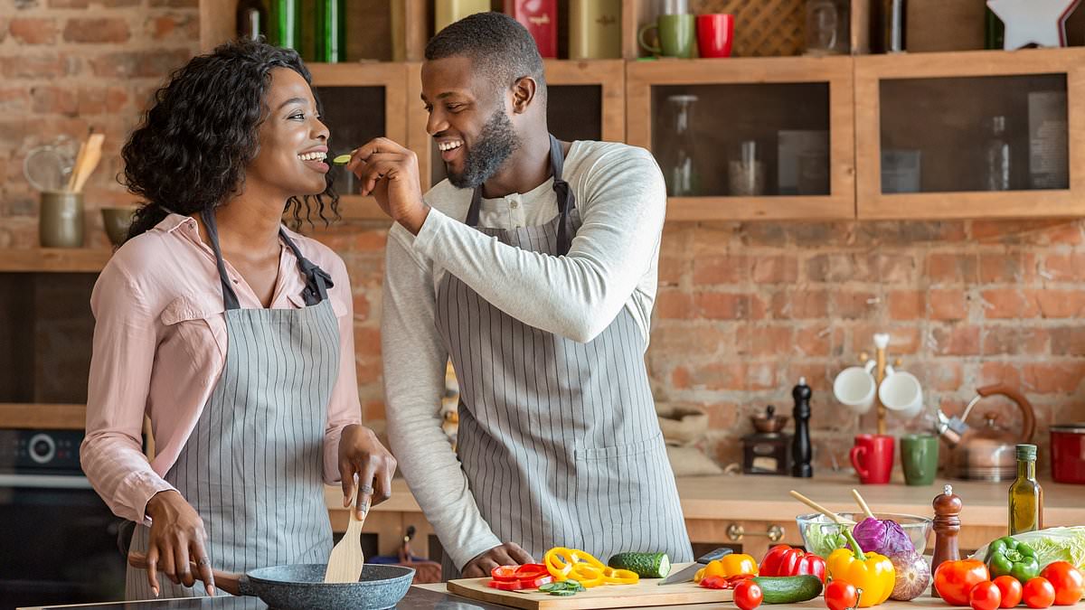 Couples who diet together are more likely to lose more weight than those who go it alone, study suggests