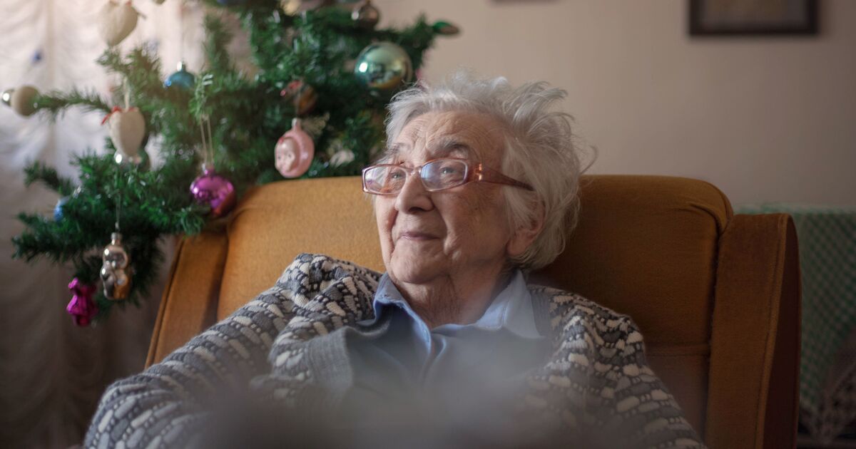 NHS urges Brits to look for these 'early' dementia symptoms this Christmas