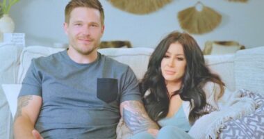 The Real Reasons Some HGTV Fans Can't Stand Chelsea & Cole DeBoer