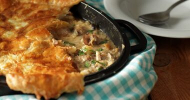 Easy chicken pie recipe will warm you up and can help you 'lose fat'