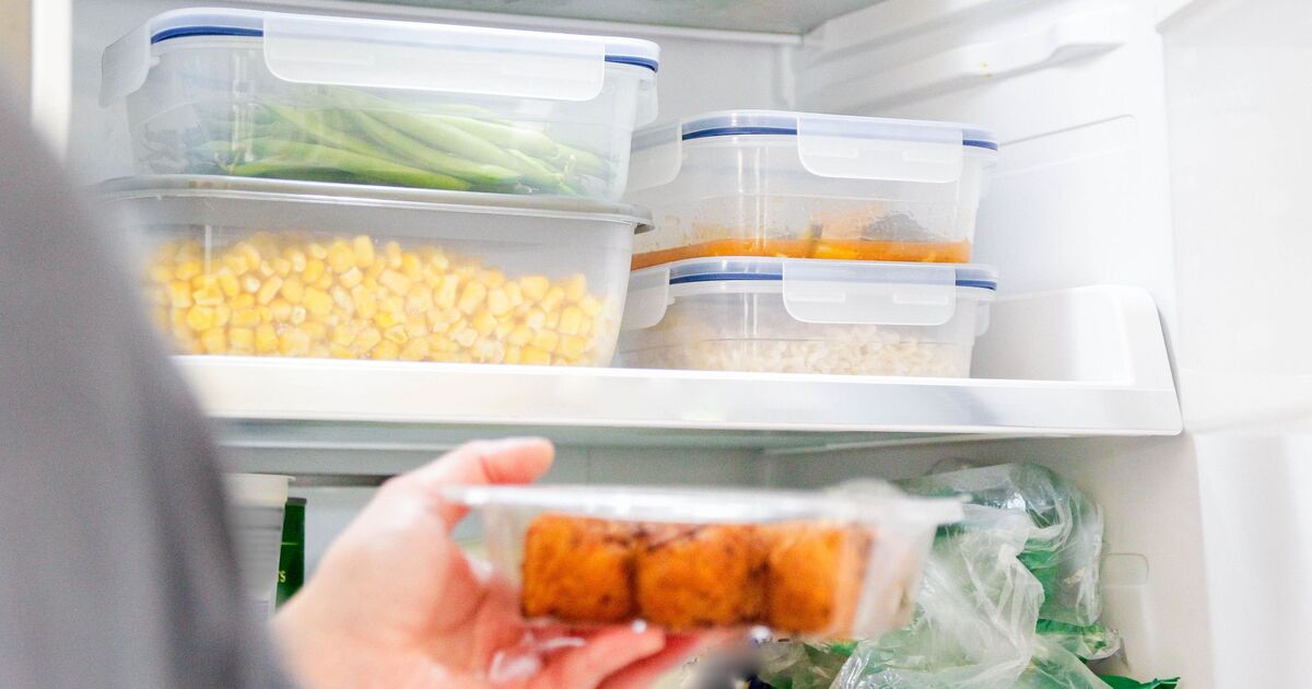 Food policy specialist demonstrates grim reason you shouldn't put warm leftovers in fridge