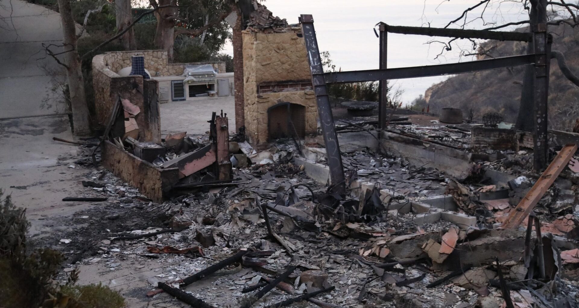 Mel Gibson reveals his LA house burned down while he was on Joe Rogan podcast blasting California governor Gavin Newsom