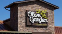 Indianapolis - Circa April 2020: Olive Garden Italian Restaurant. Olive Garden is offering call ahead take out and delivery meals during social distancing.