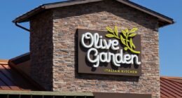 Indianapolis - Circa April 2020: Olive Garden Italian Restaurant. Olive Garden is offering call ahead take out and delivery meals during social distancing.