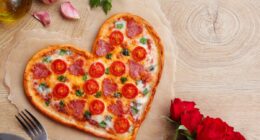 Heart,Shaped,Italian,Pizza,With,Salami,cherry,Tomatoes,garlics,parsley,pizza,Sauce,mozzella,And,Olive