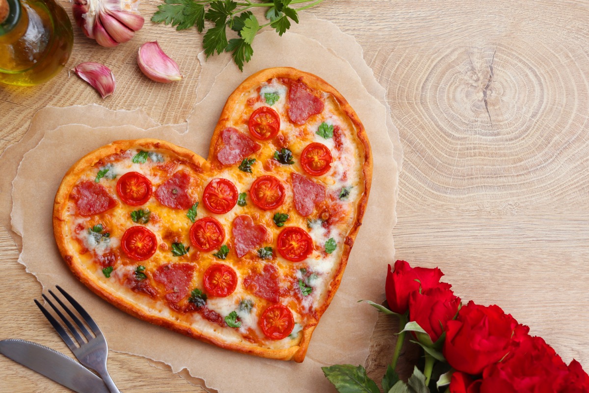 Heart,Shaped,Italian,Pizza,With,Salami,cherry,Tomatoes,garlics,parsley,pizza,Sauce,mozzella,And,Olive