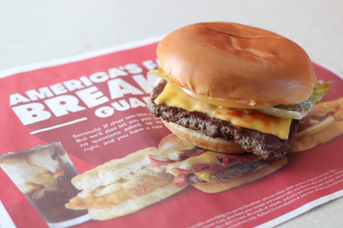 8 Burger Chains That Don't Actually Grill Their Burgers