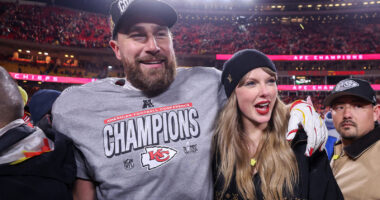 Body Language Expert: Travis Kelce's Reaction To Taylor Swift Proposal Question Is Clever Ruse