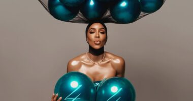 Destiny’s Child star Kelly Rowland strips off to VERY daring outfit to celebrate turning 44