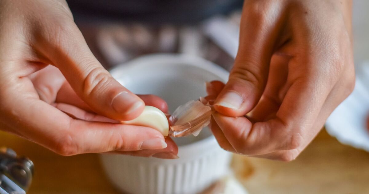 Doctor slams food myths as garlic doesn't boost immune system - but these 5 foods do