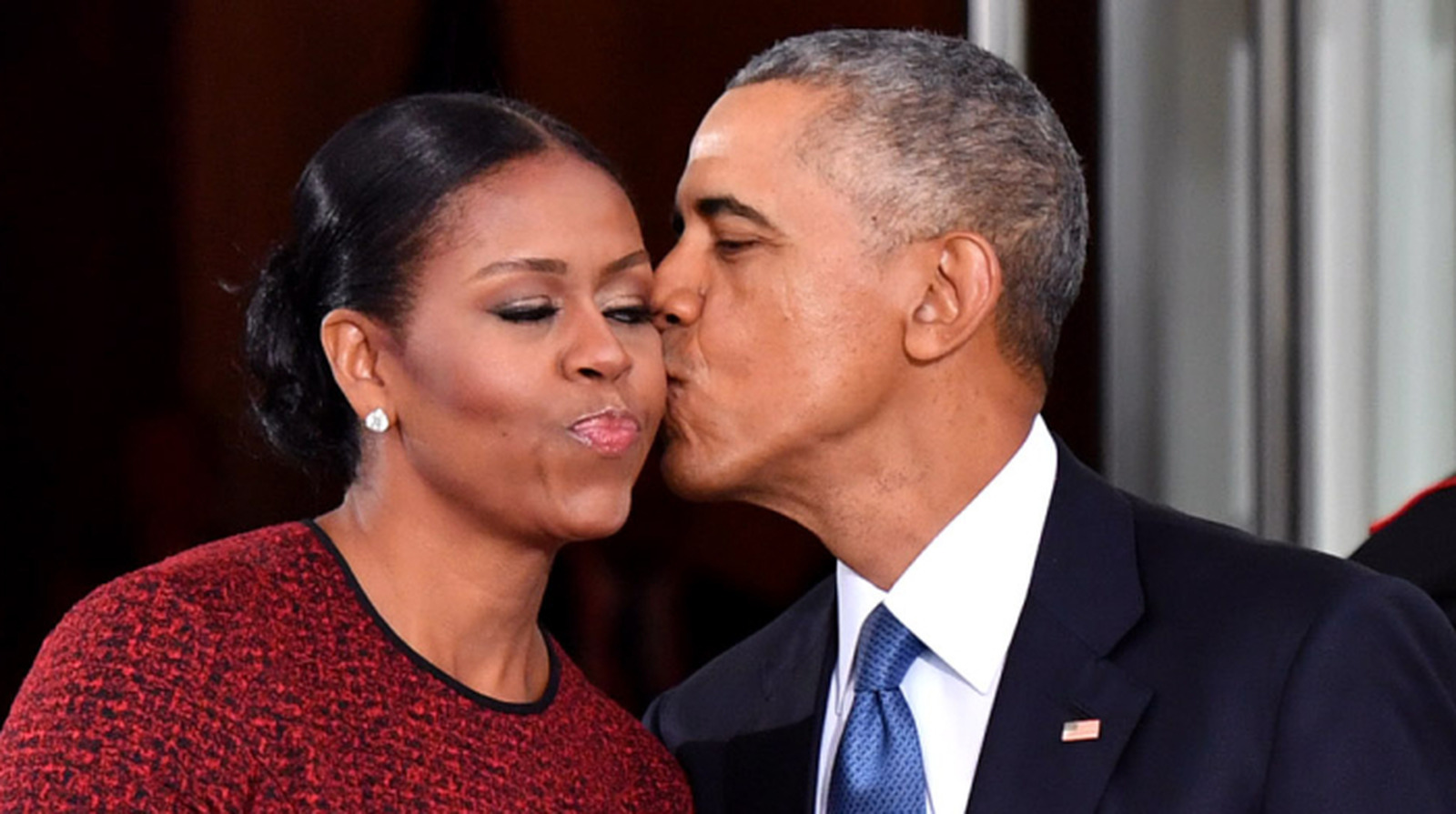 Michelle & Barack Obama Make Seemingly Calculated Move To Squash Divorce Rumors