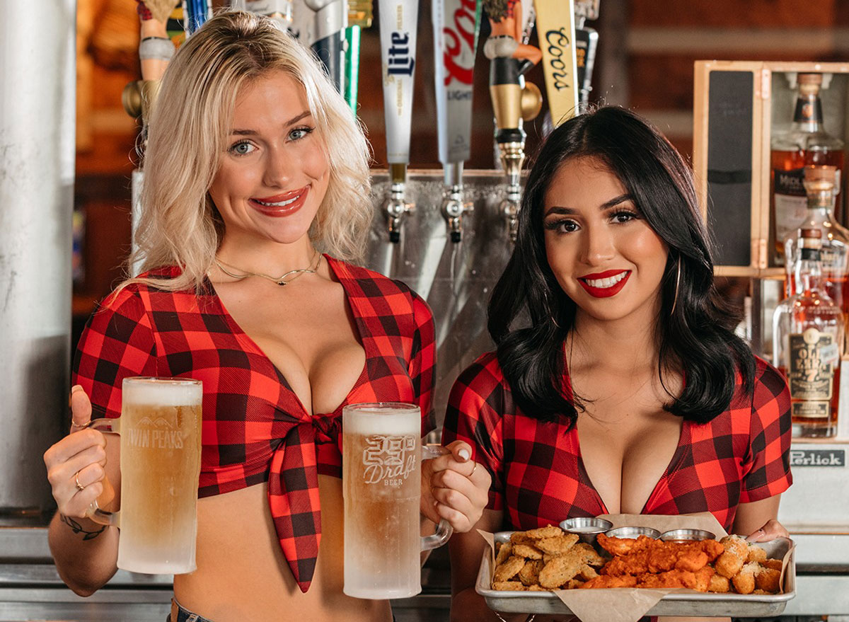 twin peaks restaurants